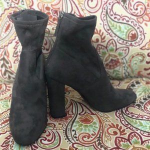 Like NEW Gray Steve Madden Booties